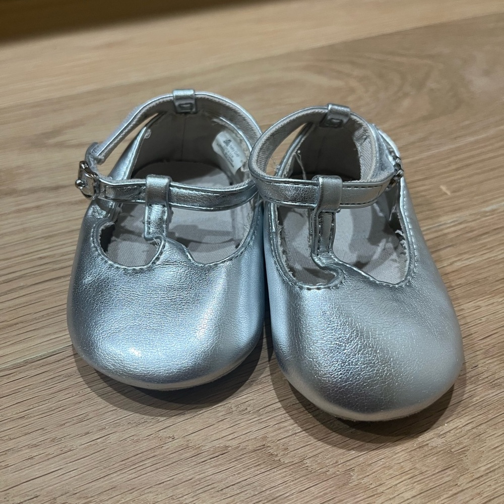 Baby GAP Silver 6-12 month Mary Jane Shoes